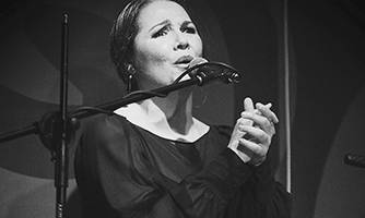 Elena Morales al Cante en Elena Morales